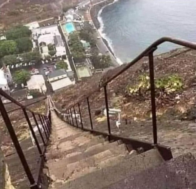 funny-dangerous-stairs-designs-6494091ee7557__700