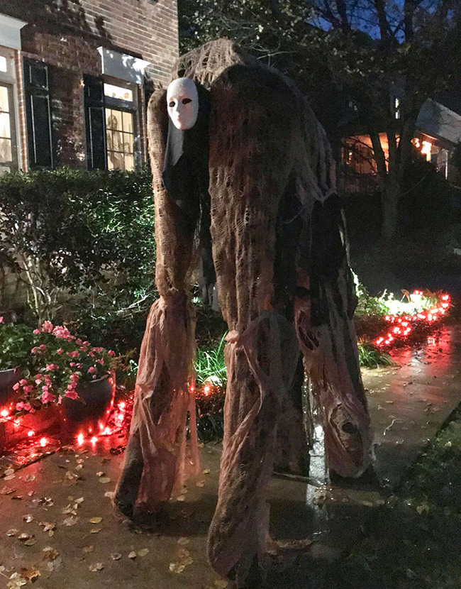 halloween-creative-costume-pics-65-6719069325fb1__700