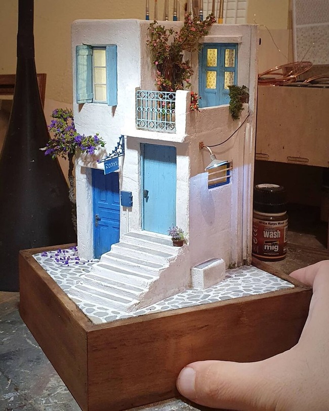 Abandoned-baroque-living-room-63ce5d74b3d24__880