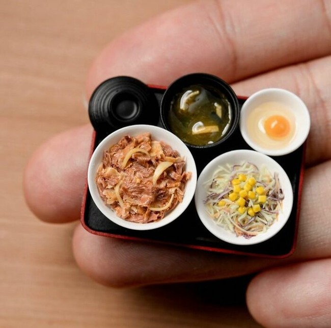 Meet-the-incredible-miniature-works-of-Moto-Tanaka