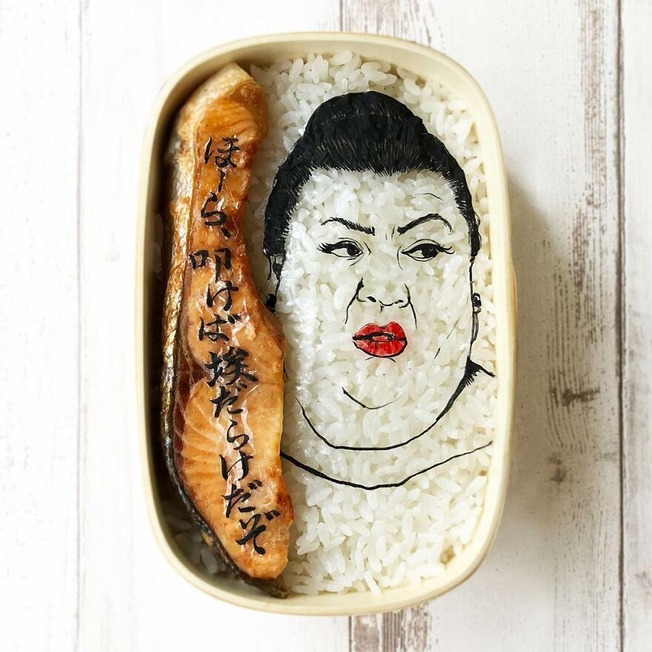 Wife-tirelessly-makes-art-every-day-in-her-husbands-lunchboxes