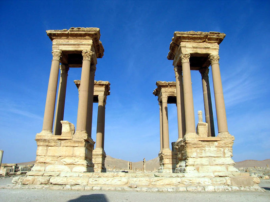 Tetrapylon_Palmyra_in_Syria_001