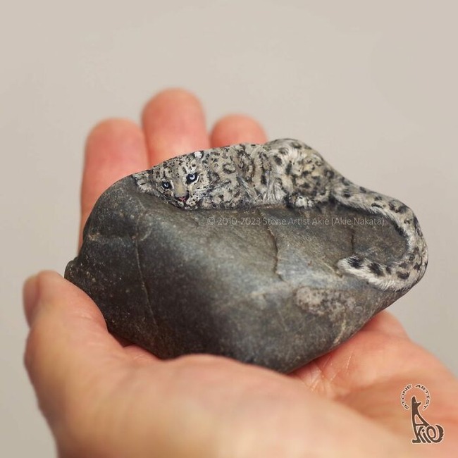 Japanese-artist-turns-rocks-into-cute-little-animals-New-Pics