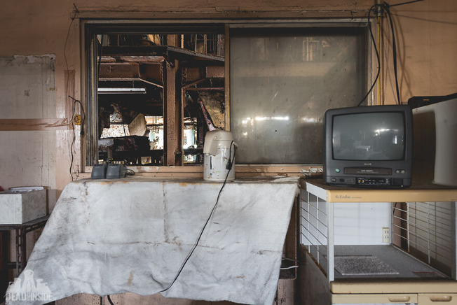 natalia-sobanska-abandoned-building-Ikeshima-island-Japan