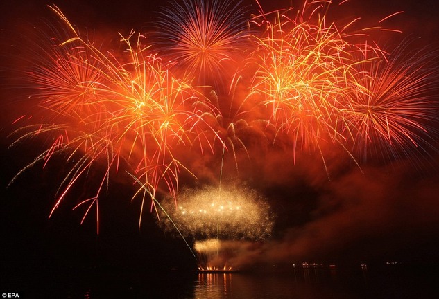 2459544B00000578-2892275-image-a-9_1420050034441