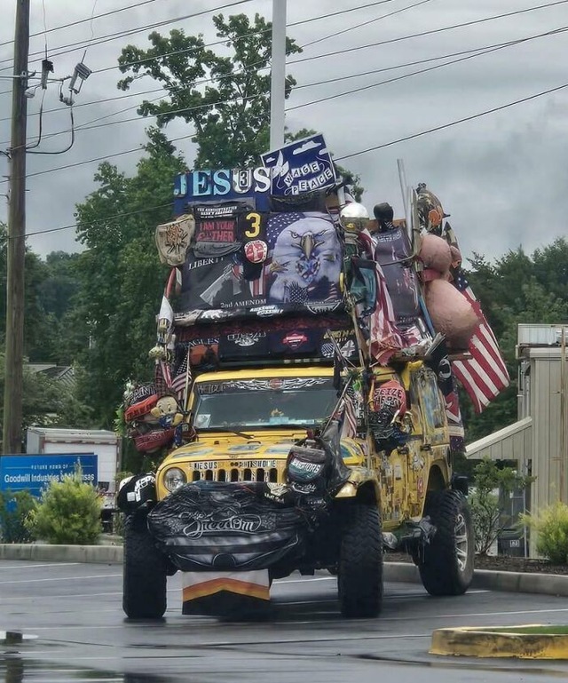 6864e6cdbae38_unusually-decorated-cars