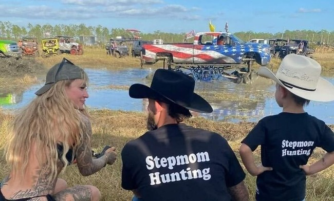 63bfbedb45a48_funny-very-american-posts