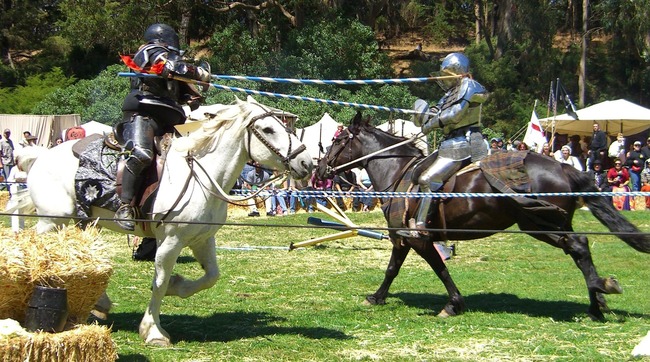 1920px-Jousting_renfair