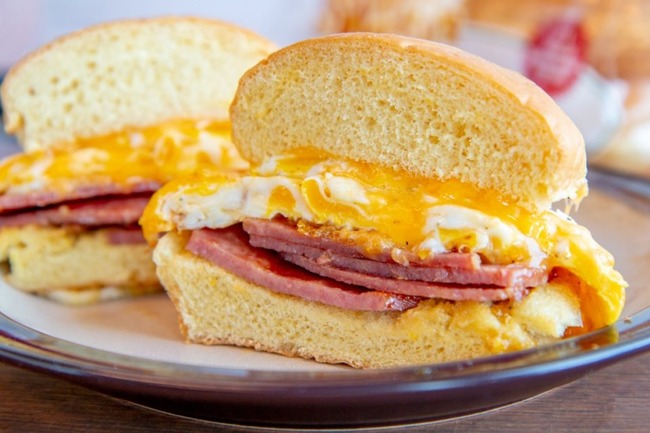 Pork-Roll-Egg-and-Cheese4-960x640
