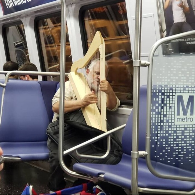 678e5f2f86628_funny-train-subway-passengers
