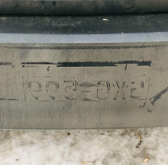677cc7a1aa5a8_idiots-in-cars