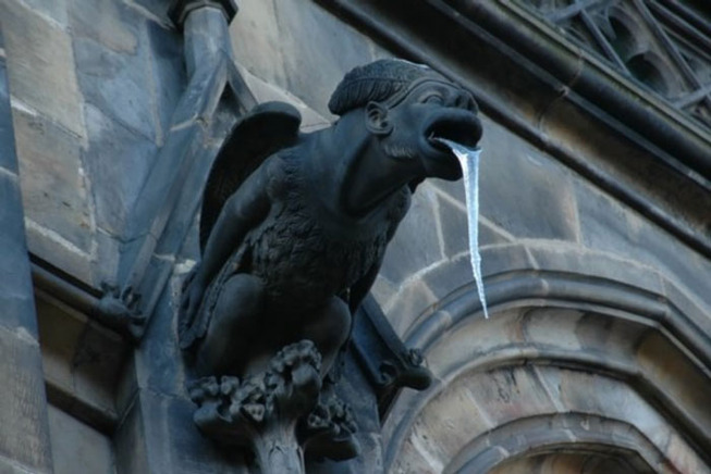 gargoyle-statues-vomiting-ice-12-5e0088fc739f5__700