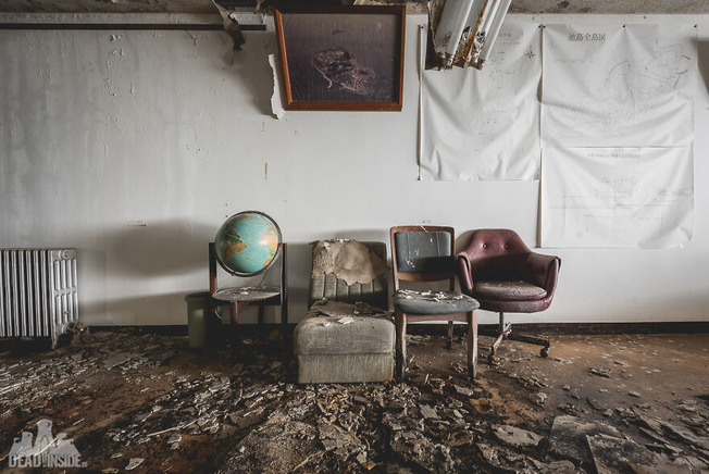 natalia-sobanska-abandoned-building-Ikeshima-island-Japan