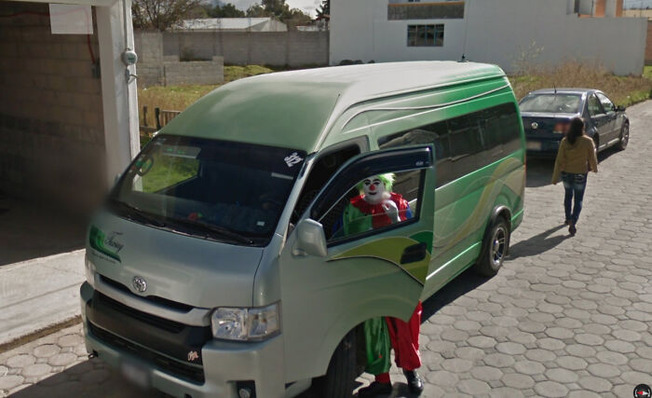 google-street-view-funny-pics-jon-rafman-49-605c5a230be1c__700
