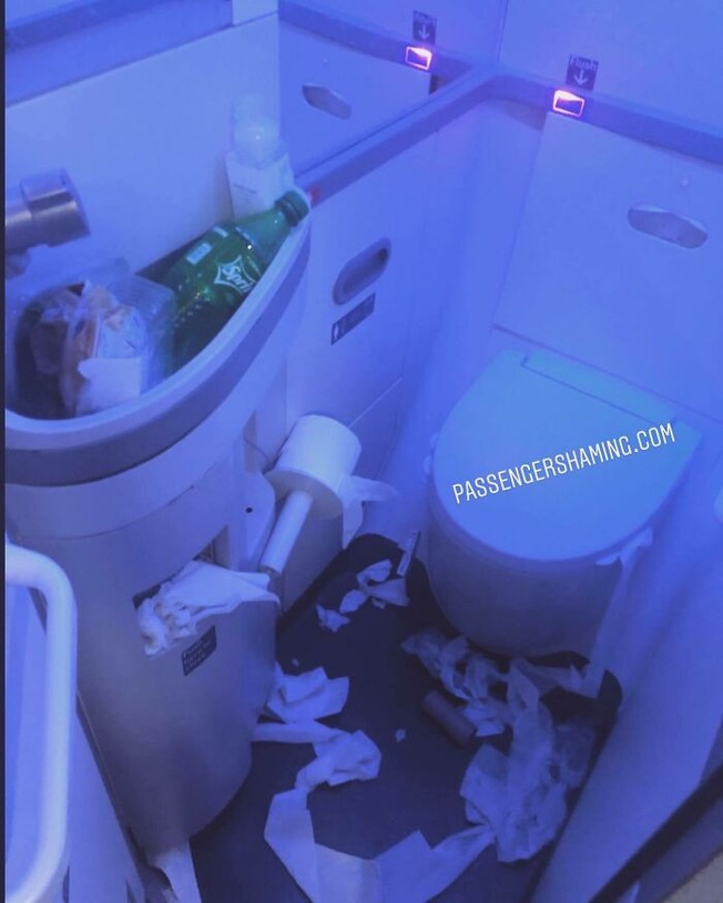 B0Q2qaaleuW-png__700