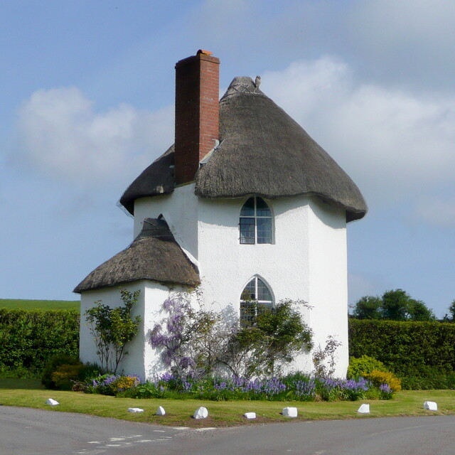 Stanton_Drew_toll_house_-_geographorguk_-_1278931-64ee404f5cad2