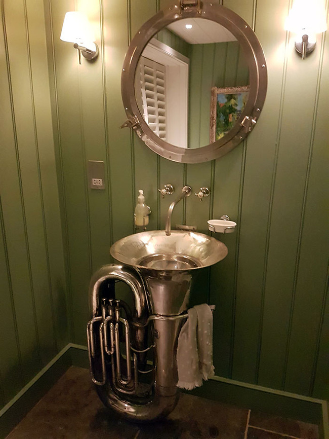 cool-bathroom-accessories-decor-75-5de1183982df2__700
