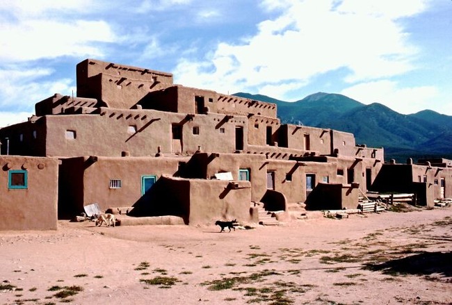 Taos_Pueblo_1992-6800bd6b824a1__700