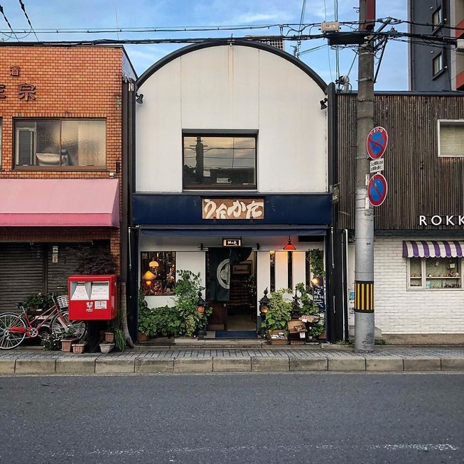 Man-still-enamoured-by-Kyotos-Small-Buildings-5be9428076105__880