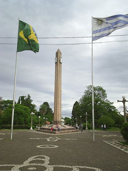800px-Obelisco_-_Plaza_Internaci