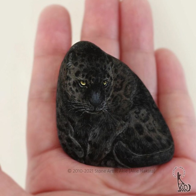 Akie-Nakata-Japanese-artist-turns-stones-into-art