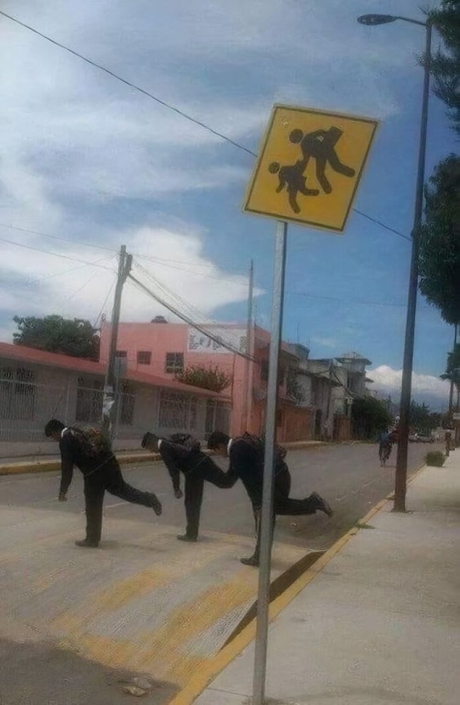 66b5dd2235738_weird-disturbing-funny-images