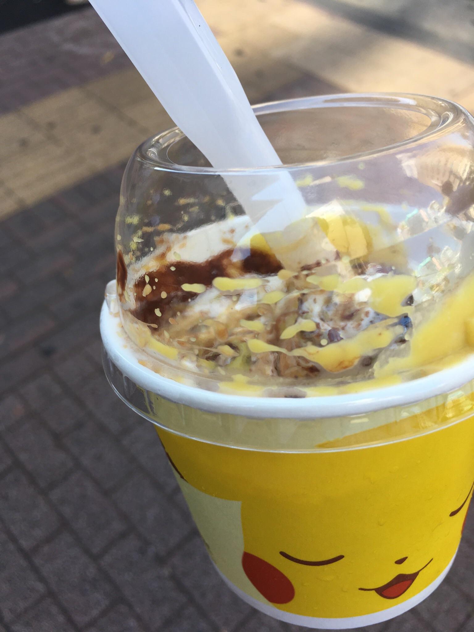 外国人 日本のマクドナルドではピカチュウ仕様のフルーリーが売ってた 海外の万国反応記 海外の反応