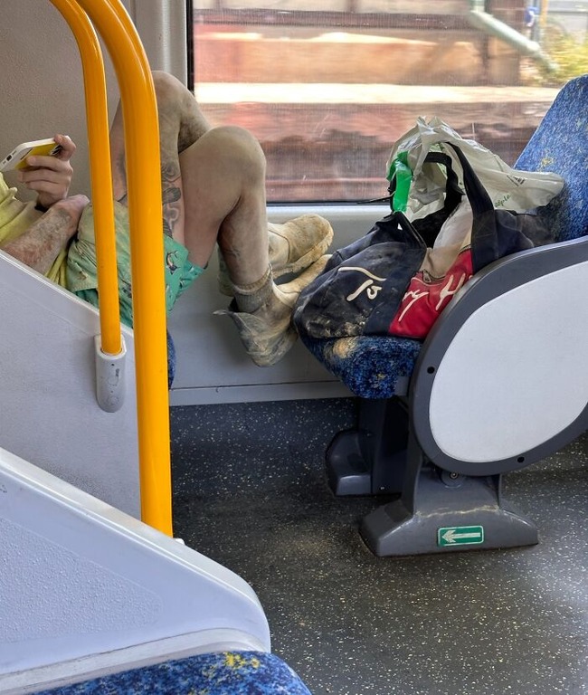 67456d4b2f655_infuriating-public-transport-passengers