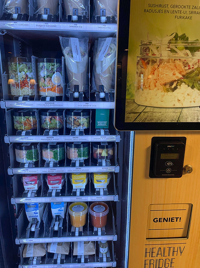 interesting-unusual-vending-machines-103-63aee6cdf04a4__700