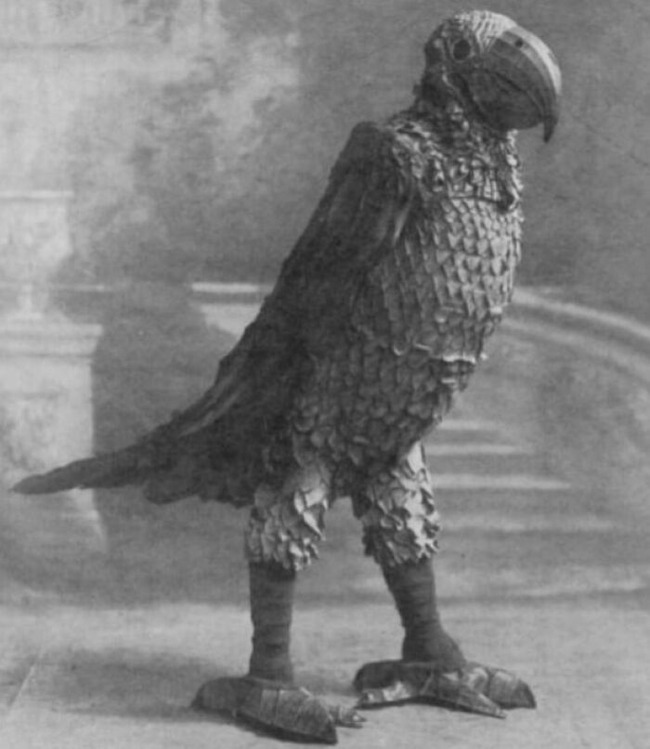 67dd5b77597a2_old-creepy-pics