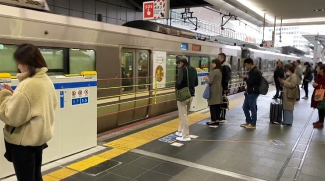 Japanese subway guard trains