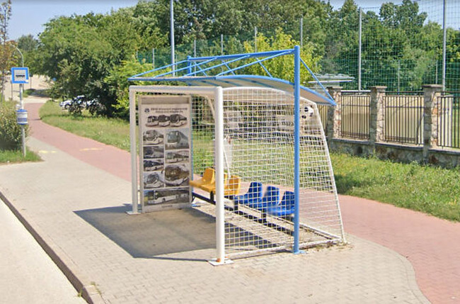 interesting-original-bus-stops-18-6487215ab0ac6__700