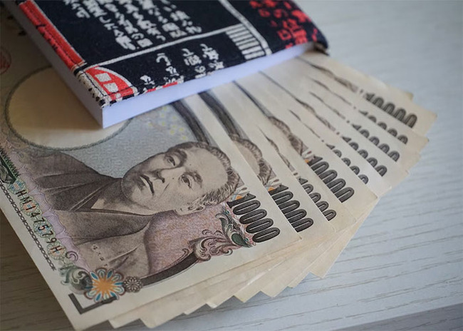 gift-money-63f89778111c1__700