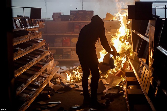 29012838-8372343-image-a-15_1590858109210