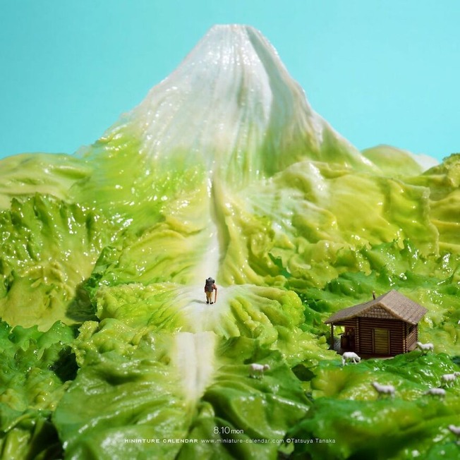 Every-day-this-artist-creates-and-photographs-miniature-worlds