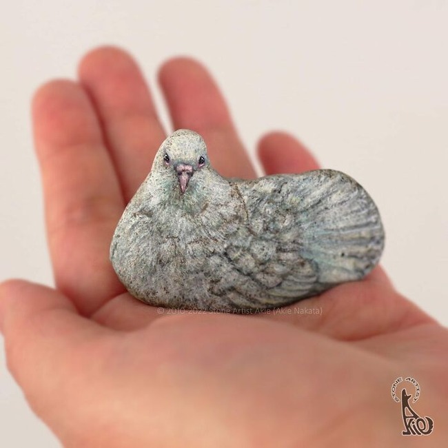 Japanese-artist-turns-rocks-into-cute-little-animals-New-Pics