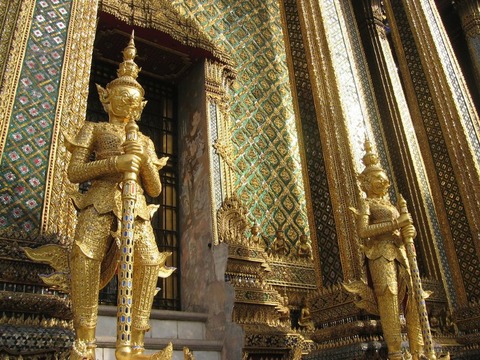 Wat-Phra-Kaew-Temple-of-the-Emerald-Buddha-21