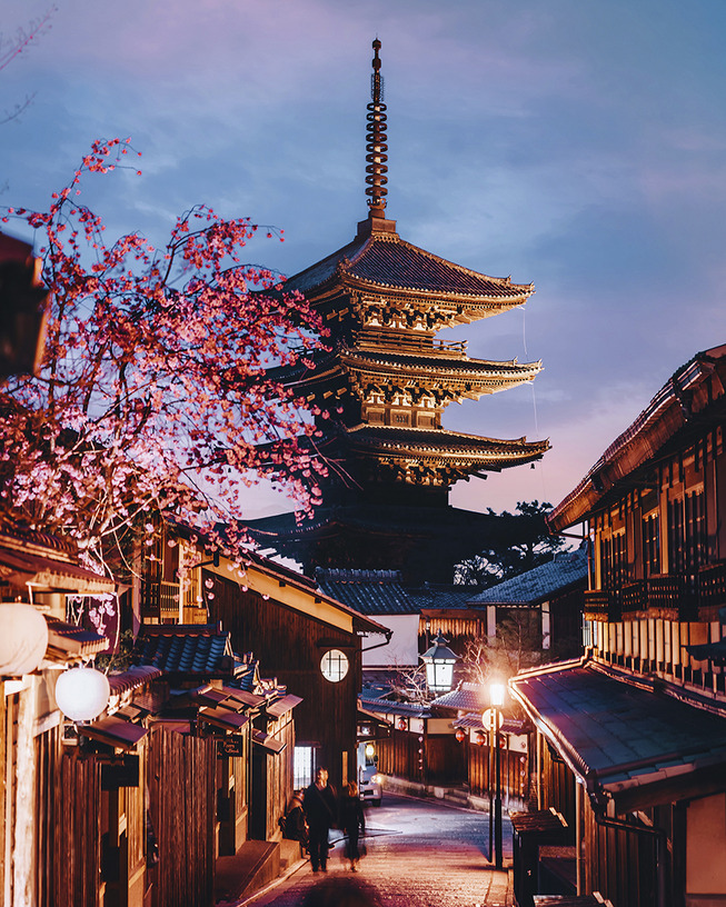 Lost-in-Kyoto-and-the-sakura-blossom-59101a5367983__880