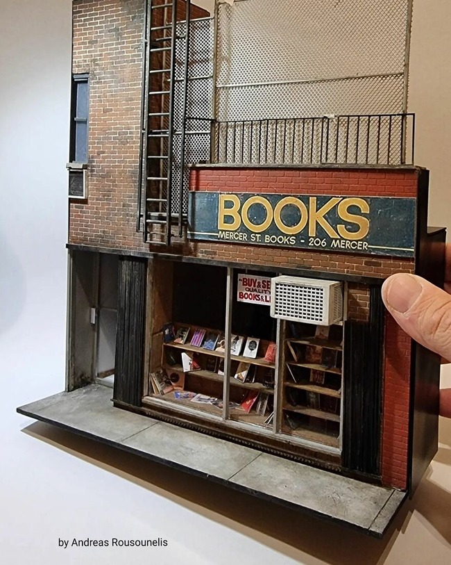 Abandoned-baroque-living-room-63ce5e00a6c2a__880