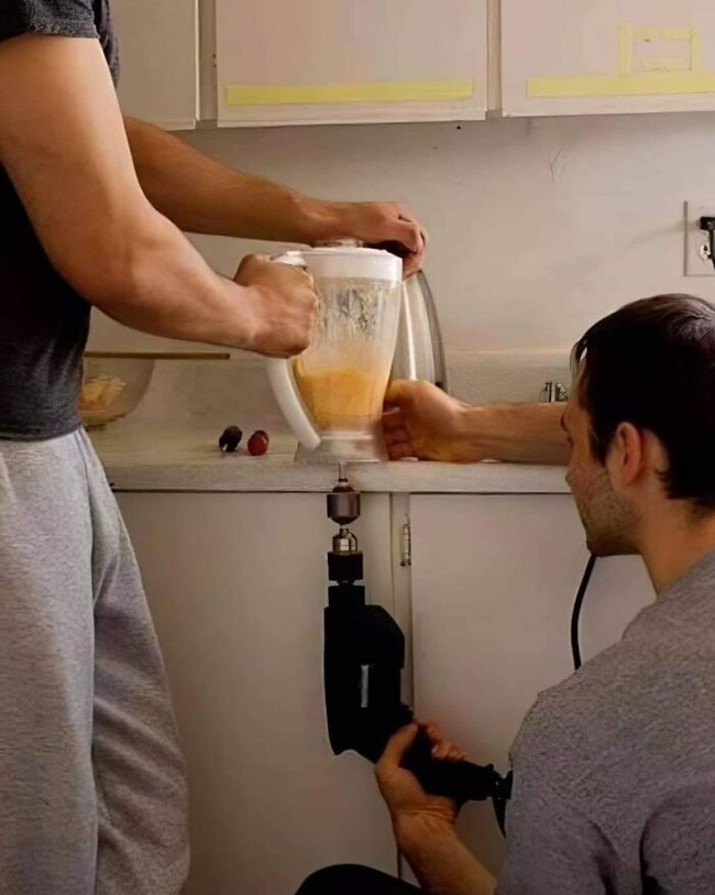 66b5d8eb8c223_weird-disturbing-funny-images