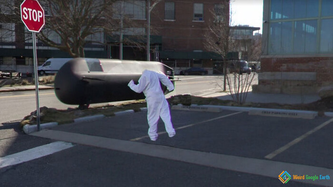 funny-weird-google-earth-62e7b73a7cdca-png__700 (1)
