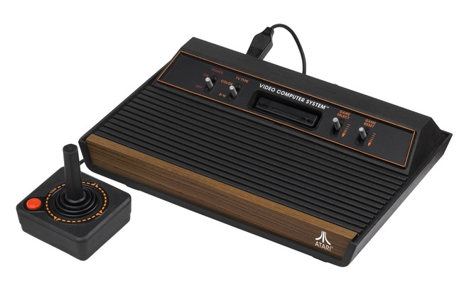 1920px-Atari-2600-Wood-4Sw-Set