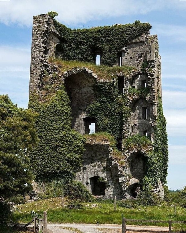 beautiful-abandoned-world-pictures-62f37092cd45a__700