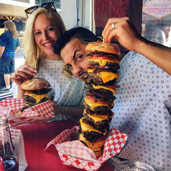 large-american-food-portions-313-63dd18cc84447__700