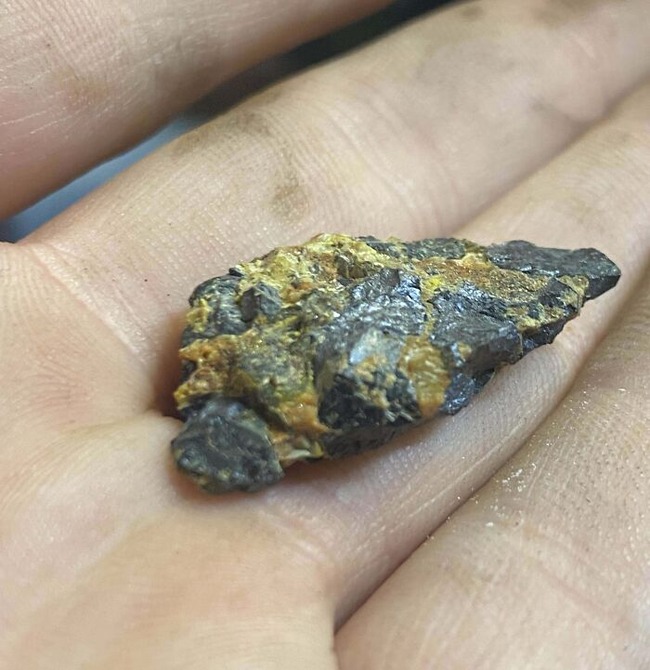 67f3a2e49d789_people-photographed-something-dangerous