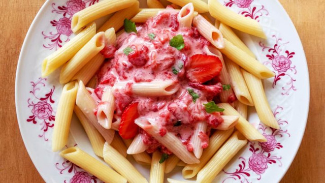 Polish-strawberry-pasta-1600sq-o