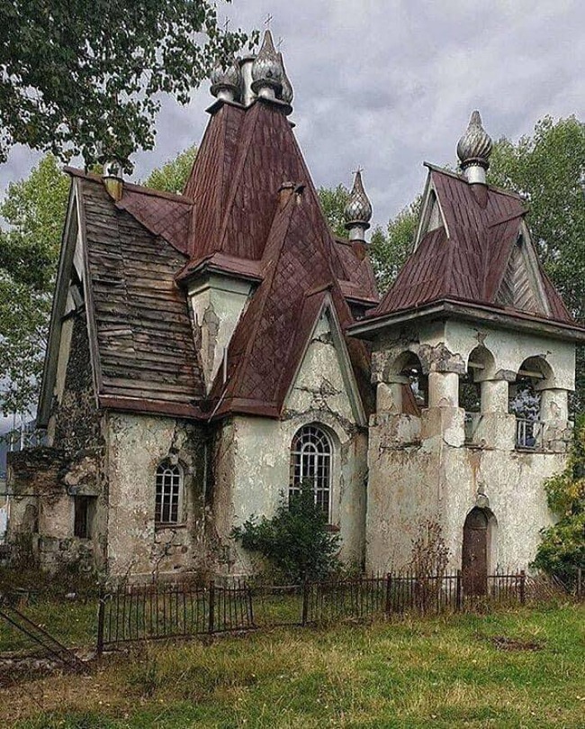 interesting-old-abandoned-houses-pictures-23-64f81df6d641b__700