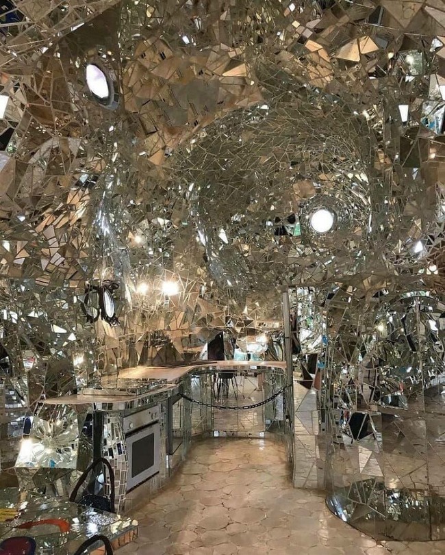 hilarious-architecture-shaming-pics-67a4765f9c174__880 (1)