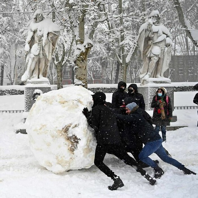 biggest-snowfall-50-years-spain-9-5ffc06d3a8f3f__700