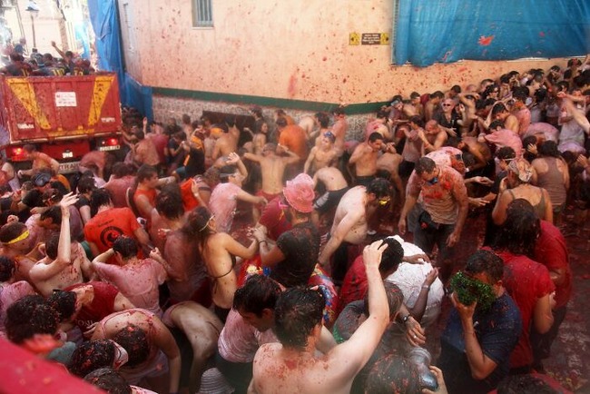 La_Tomatina_25082010_-_Spain_Buol_09-636a0ef85cebe__700